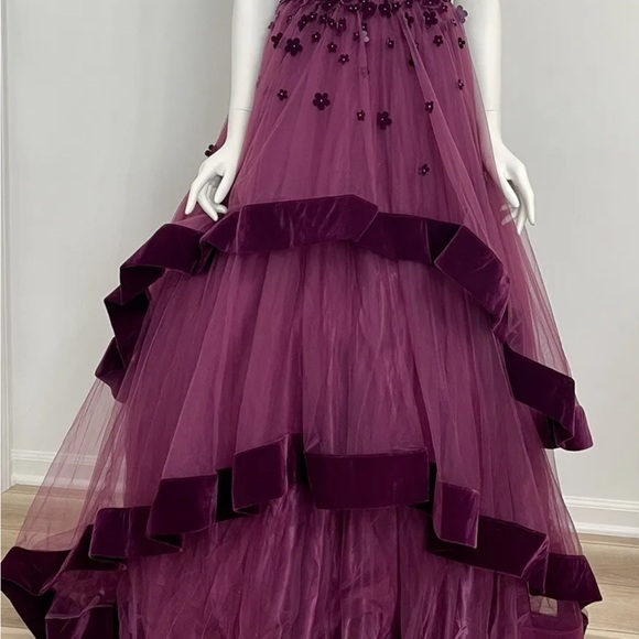 Macduggal tiered plum purple gown size 2 - Picture 4 of 5